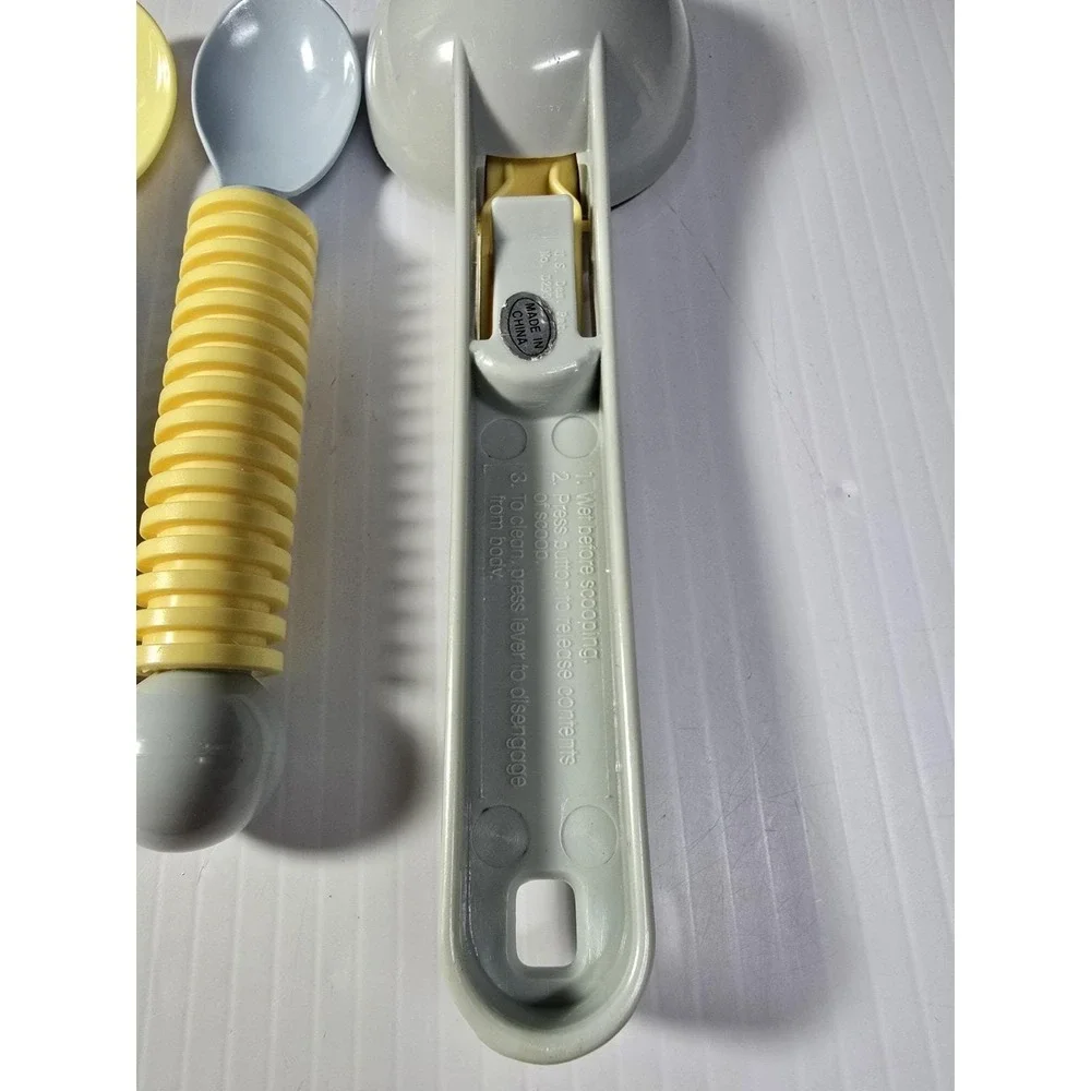Vintage Icream Spoons And Matching Scooper 1980's Colors, Plastic, Well-Made‎
